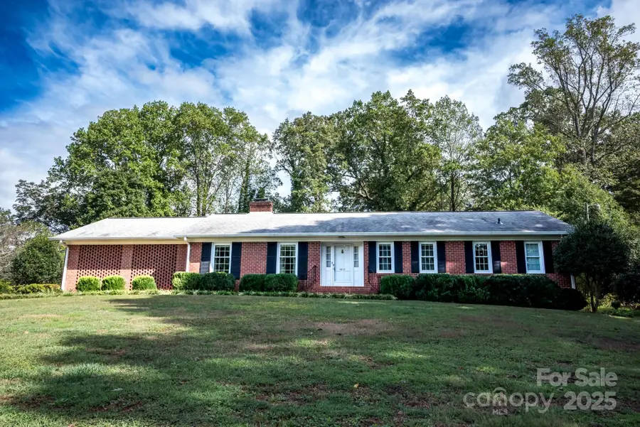 1401 Brentwood Drive, Newton, NC 28658 - Image #2