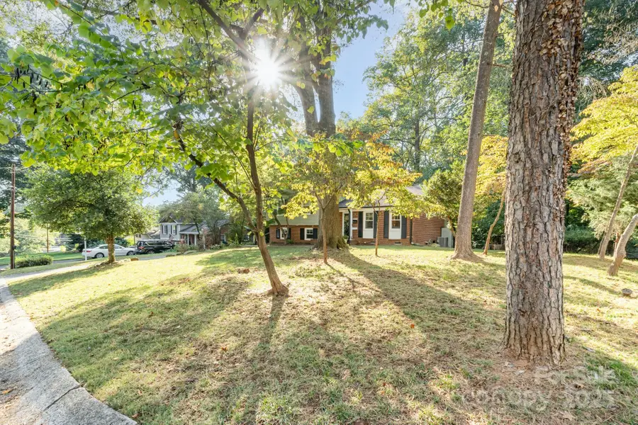 6100 Colchester Place, Charlotte, NC 28210 - Image #2