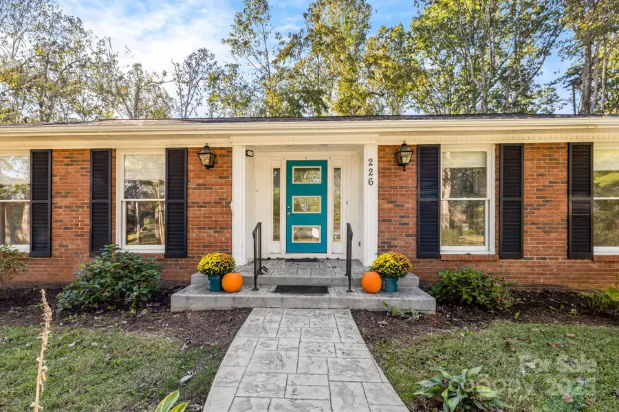 226 Wildflower Road, Asheville, NC 28804 - Image #2