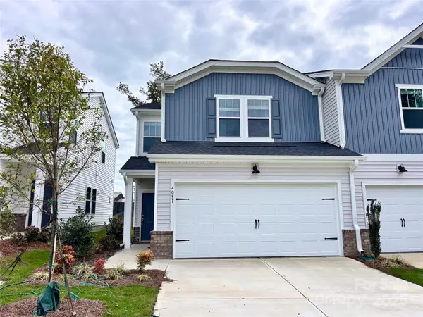 4051 Summit Woods Drive, Charlotte, NC 28216