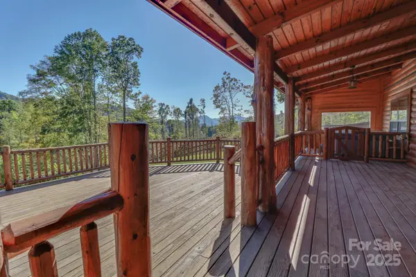 2811 Poplar Creek Road, Green Mountain, NC 28740