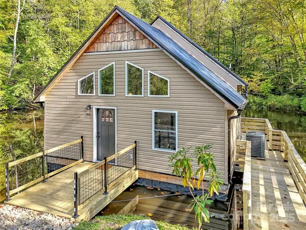 535 Hemlock Loop, Maggie Valley, NC 28751