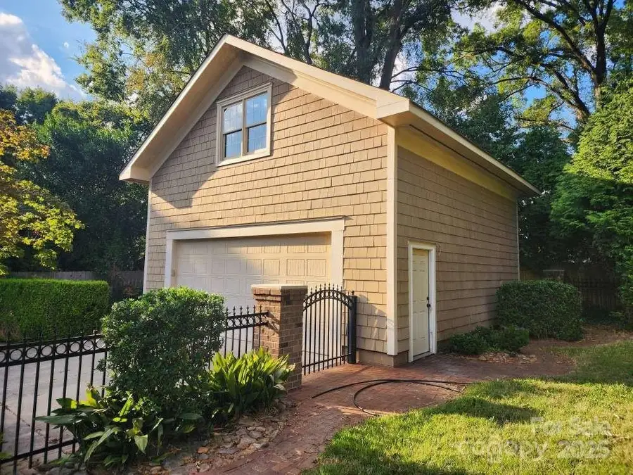 2215 Hassell Place, Charlotte, NC 28209 - Image #3