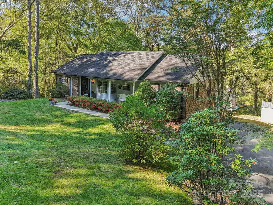 425 Hunters Glen Lane, Hendersonville, NC 28739 - Image #2