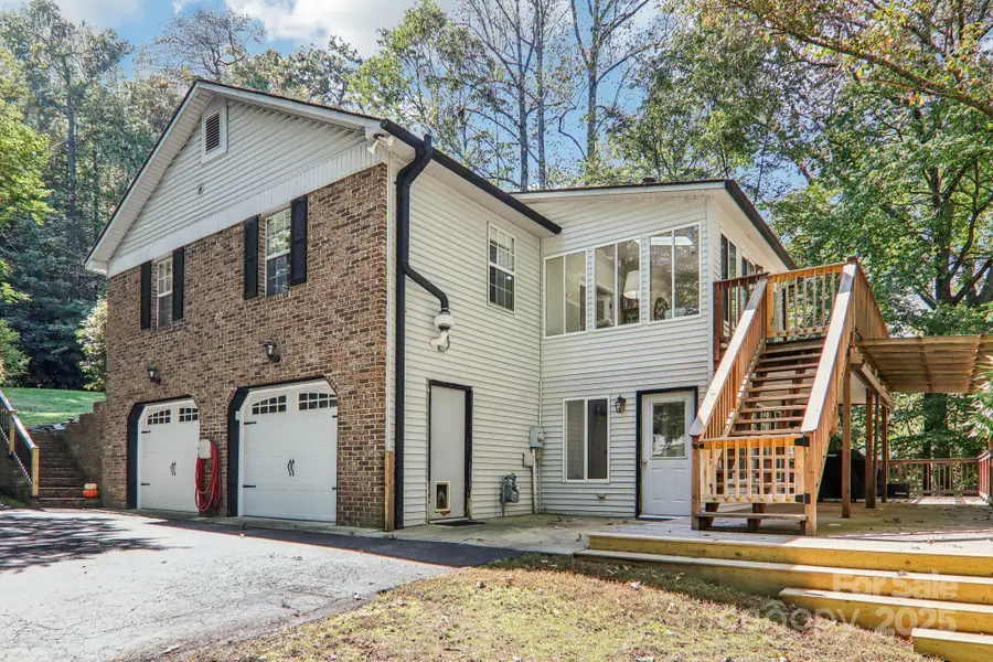 425 Hunters Glen Lane, Hendersonville, NC 28739 - Image #3