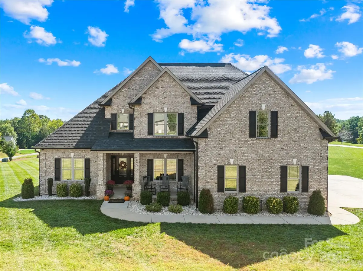 895 Oak Ridge Farms Circle, Newton, NC 28658 - Image #1