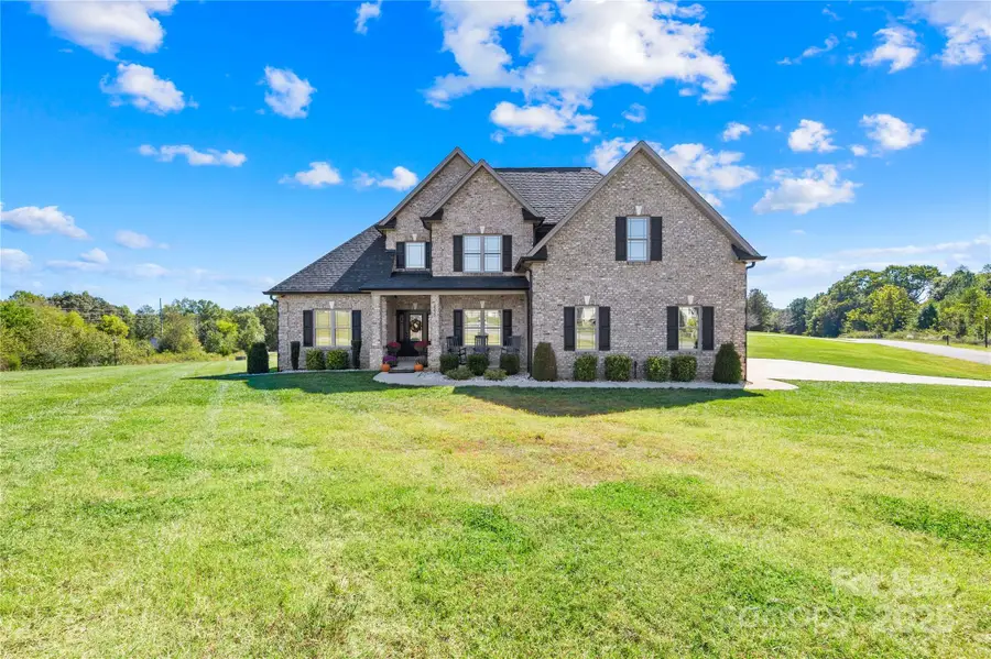 895 Oak Ridge Farms Circle, Newton, NC 28658 - Image #2