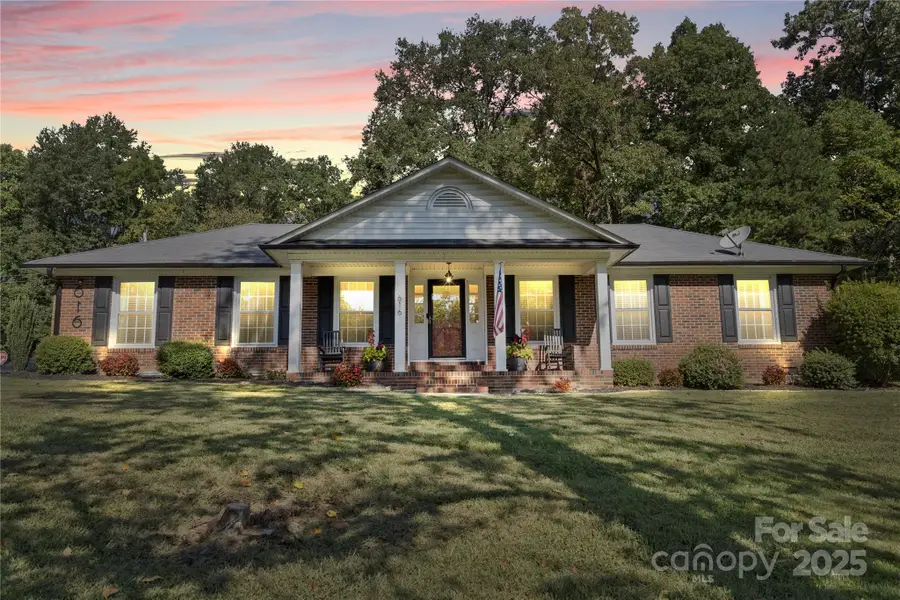 616 Coulwood Drive, Charlotte, NC 28214 - Image #3