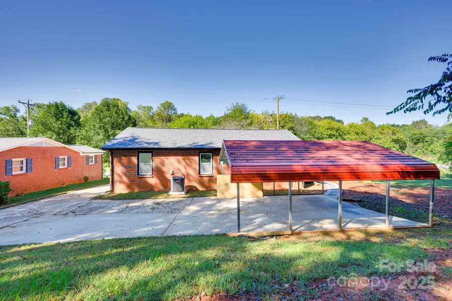 127 S Caldwell Avenue, Newton, NC 28658 - Image #3