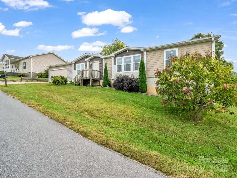 4 N Frederick Lane, Hendersonville, NC 28792 - Image #3