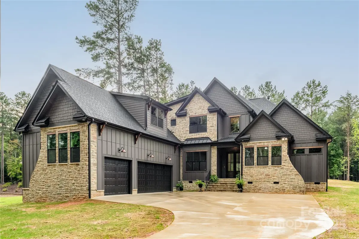 4488 Mirror Lake Drive, Catawba, NC 28609 - Image #1