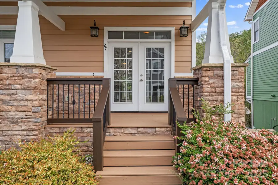 27 Walnut Springs Drive, Asheville, NC 28804 - Image #3