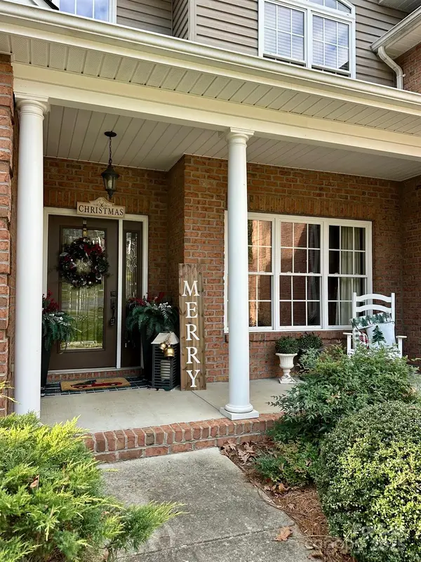 5005 Woodwinds Drive Ne, Hickory, NC 28601