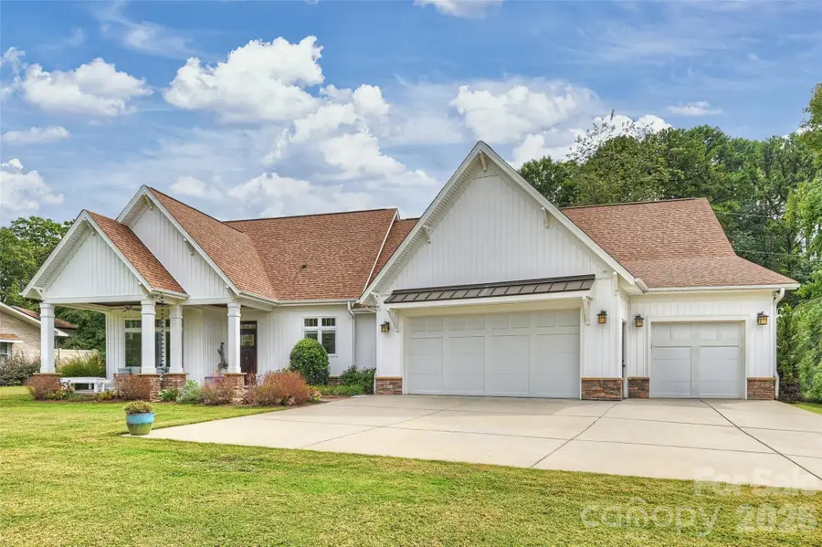 21228 Lakeview Circle, Cornelius, NC 28031 - Image #3