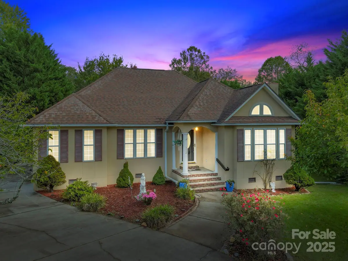 372 Kingfisher Lane, Mills River, NC 28759 - Image #1