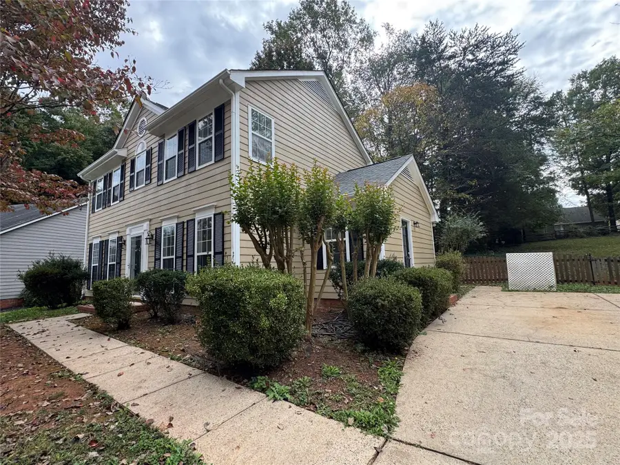 11004 Pale Hickory Lane, Charlotte, NC 28215 - Image #3