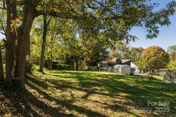 99999 Gray Street, Asheville, NC 28801