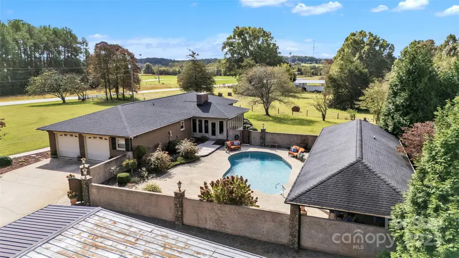 840 Happy Plains Road, Taylorsville, NC 28681 - Image #2