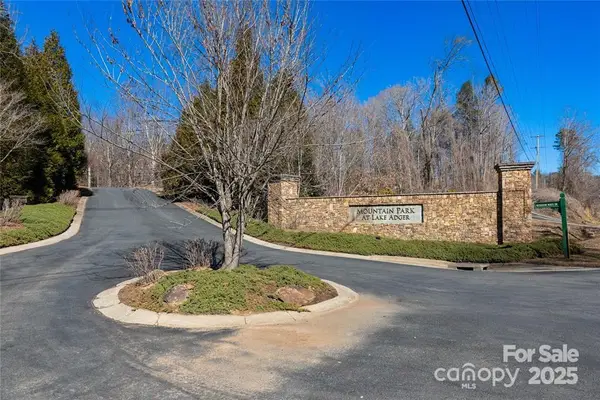 26 Mountain Parkway #26, Mill Spring, NC 28756