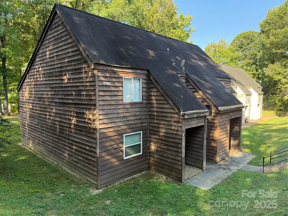 9101 Troon Lane, Charlotte, NC 28214 - Image #1