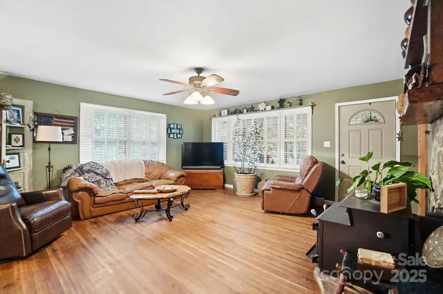 554 Loray Farm Road, Dallas, NC 28034 - Image #3