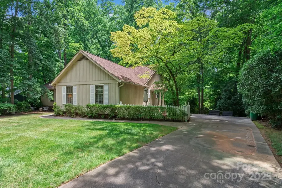 319 Kingsley Drive, Charlotte, NC 28270 - Image #2