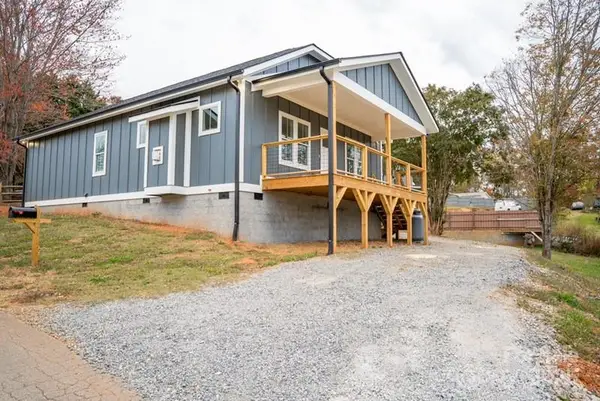 21 Marion Road, Leicester, NC 28748