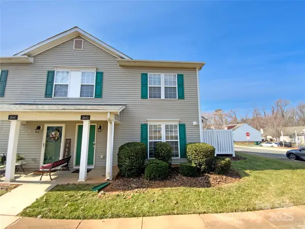 2643 Meadow Knoll Drive, Charlotte, NC 28269