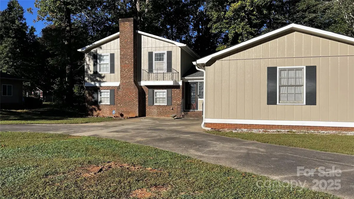 1325 Leolillie Lane, Charlotte, NC 28216 - Image #1