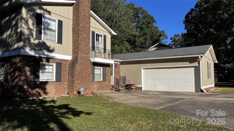 1325 Leolillie Lane, Charlotte, NC 28216 - Image #2