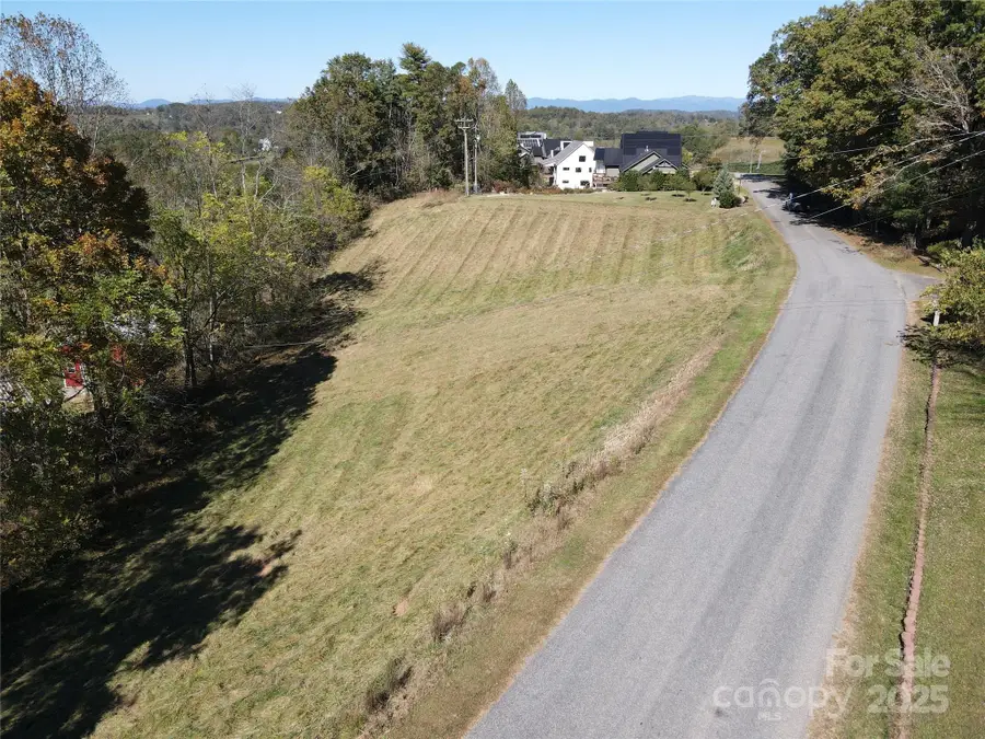 215 Old Macedonia Road, Asheville, NC 28804 - Image #3