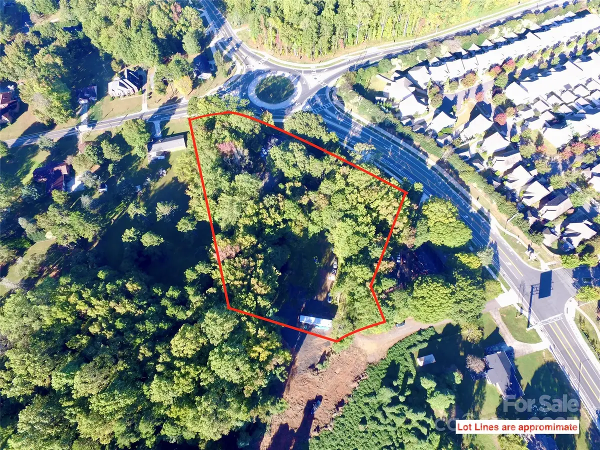 5216 Lakeview Road, Charlotte, NC 28216 - Image #1