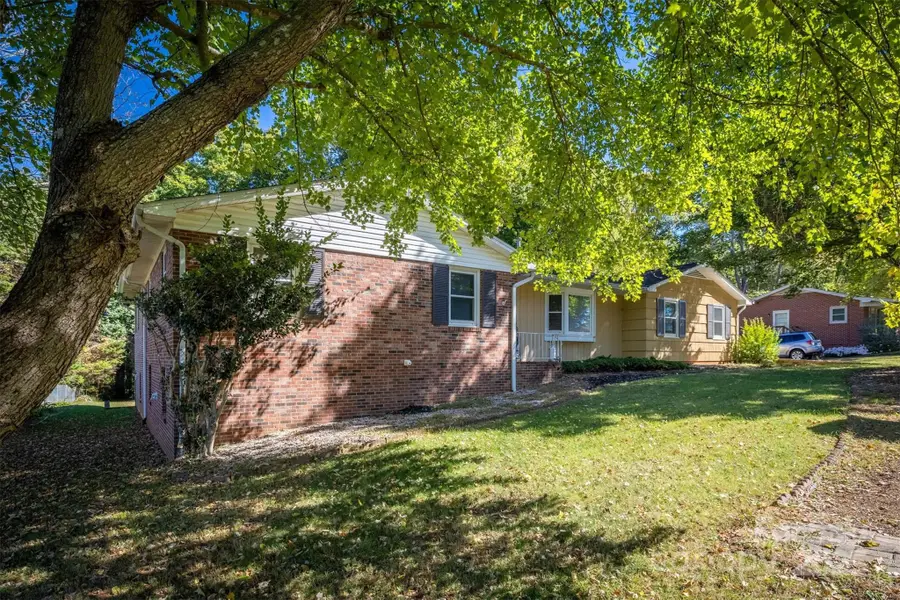 1341 36th Avenue Drive Ne, Hickory, NC 28601 - Image #2