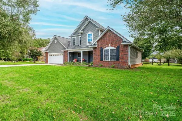 1472 Sweetbriar Lane, Hickory, NC 28602