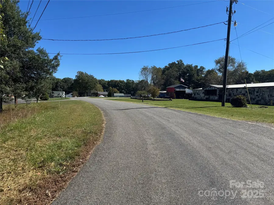 112 Centerwood Drive, Mount Airy, NC 27030 - Image #2