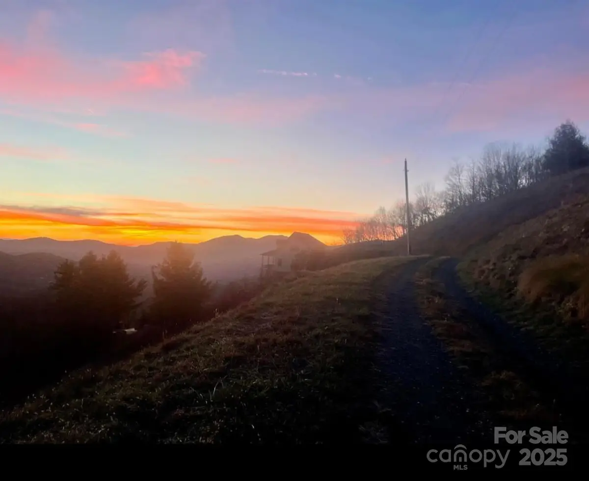 11 Wildflower Lane, Newland, NC 28657 - Image #1