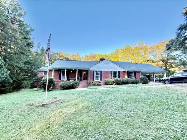 43 Pinecrest Avenue, Great Falls, SC 29055