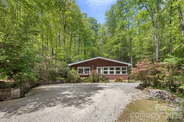 812 Crab Creek Road, Hendersonville, NC 28739