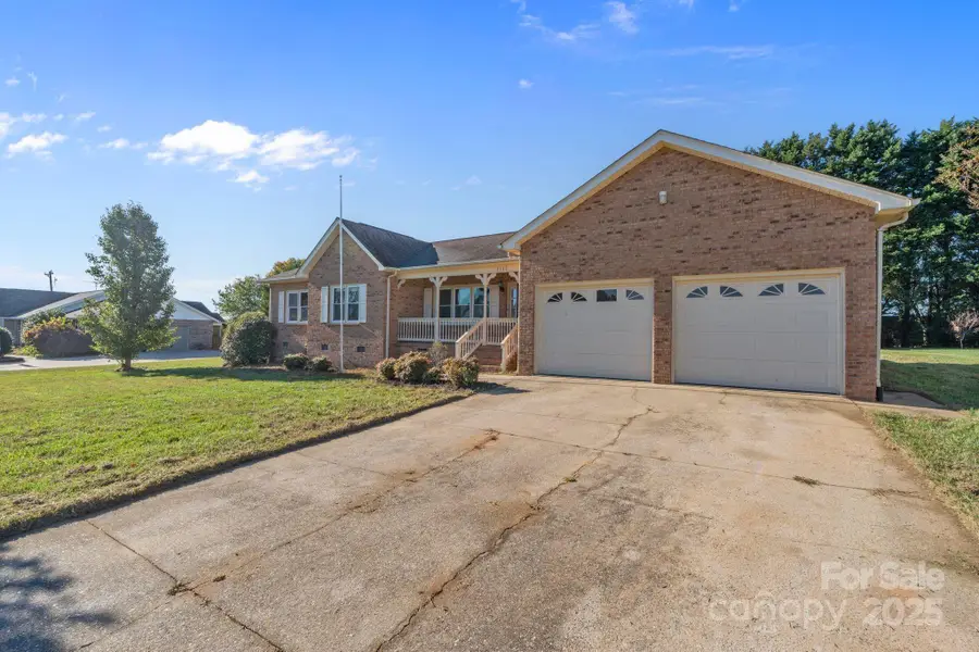 5149 Olde School Drive, Hickory, NC 28602 - Image #2