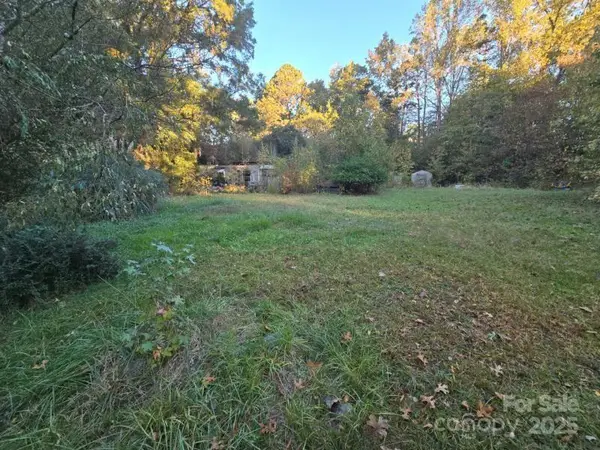 8752 Pine Tree Circle, Charlotte, NC 28278