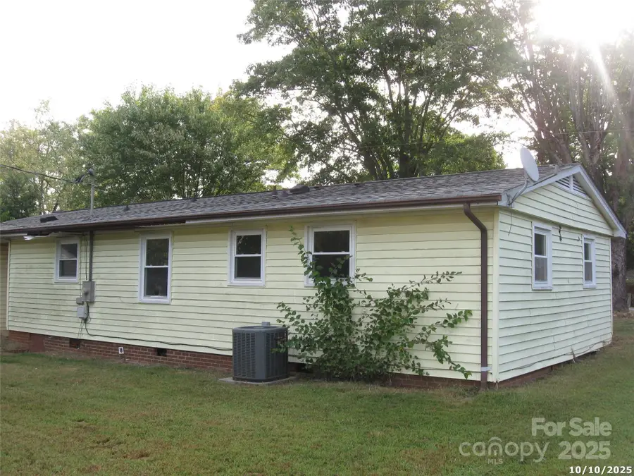 573 10th Avenue Drive Se, Hickory, NC 28602 - Image #2