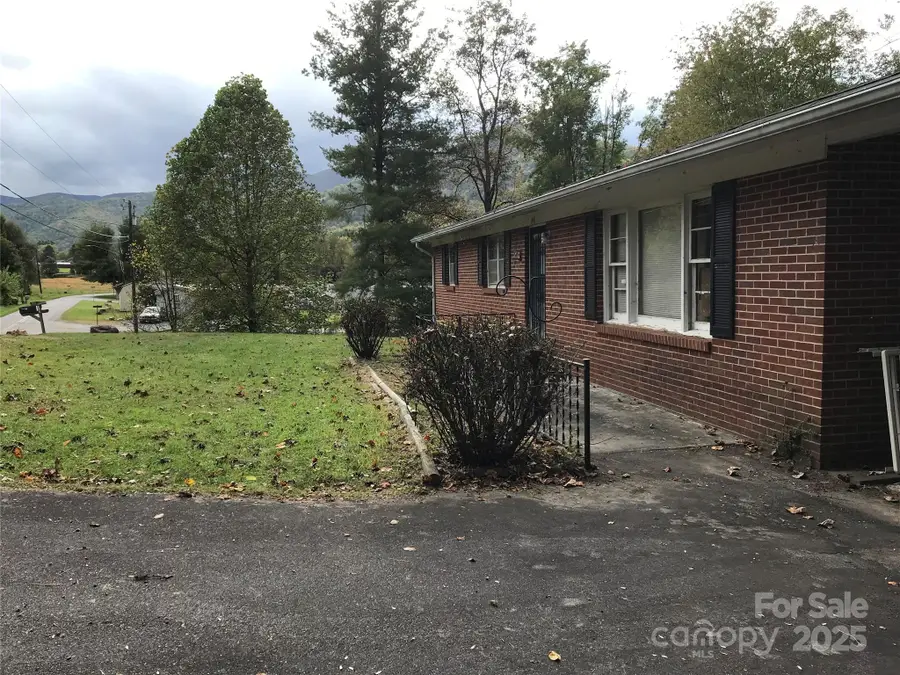 241 Pinewood Drive, Waynesville, NC 28786 - Image #3