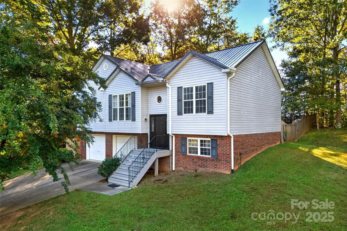 2691 Laurel Pointe Drive, Linville, NC 28761 - Image #1