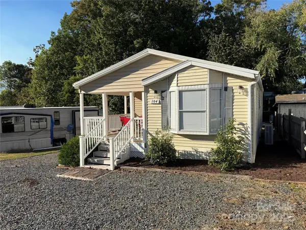 104 Hummingbird Drive, New London, NC 22812