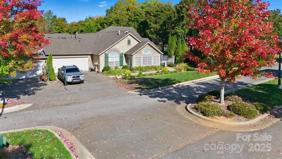 817 Wynnshire Drive #B, Hickory, NC 28601 - Image #3