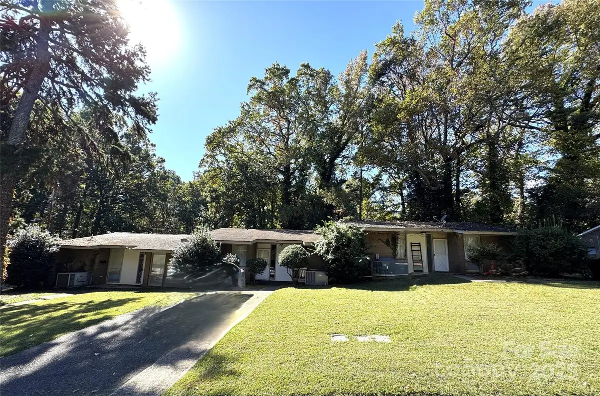 552 Blendwood Drive, Charlotte, NC 28215 - Image #1
