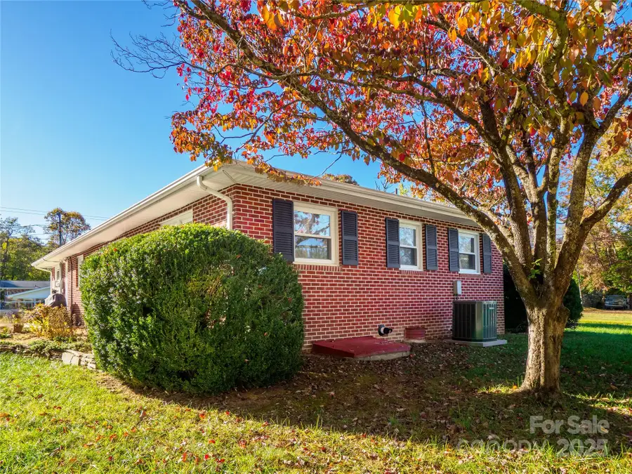 203 Oak Grove Road, East Flat Rock, NC 28726 - Image #3