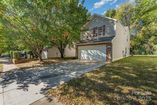 8022 Bristle Lane, Charlotte, NC 28214