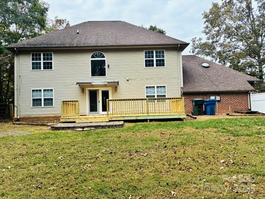 570 29th Avenue Drive Nw, Hickory, NC 28601 - Image #3