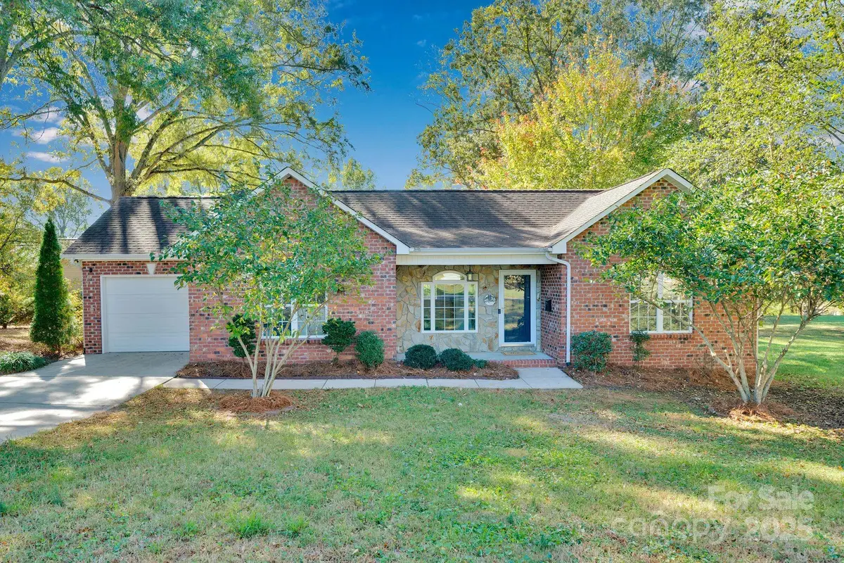 304 W Carpenter Street, Maiden, NC 28650 - Image #1